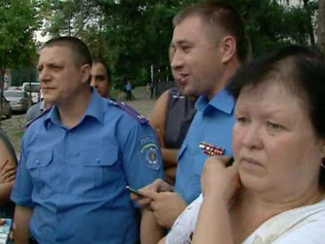 Врадіївка в Києві: міліціонер побив дівчину на ринку